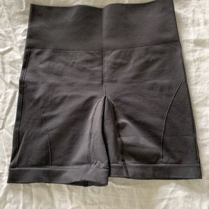 Lululemon compression shorts size 6